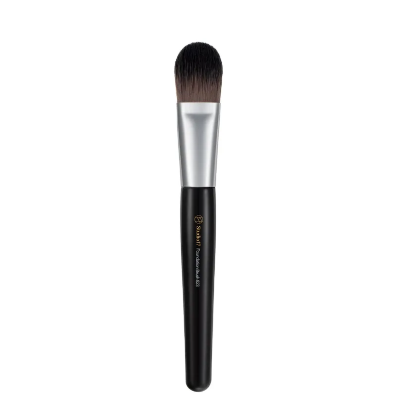 Studio17 Foundation Brush 823 — Пензлик для нанесення тонального засобу