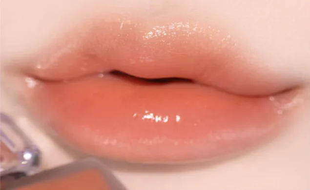 ALTERNATIVESTEREO Lip Potion Aqua Glow – зволожуючий блиск-тінт для губ #01 Lemon Balm