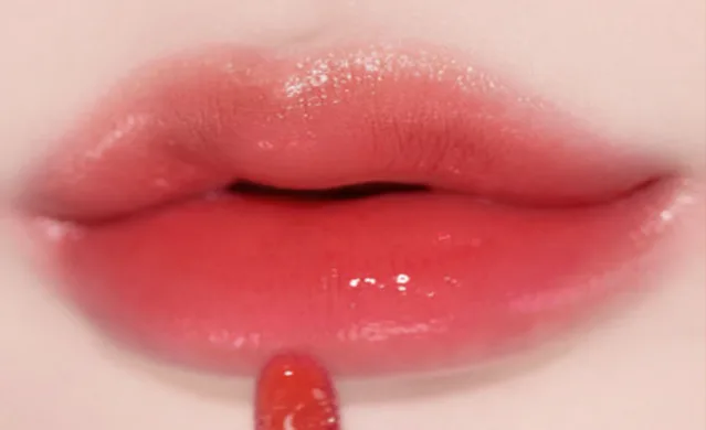 ALTERNATIVESTEREO Lip Potion Aqua Glow – зволожуючий блиск-тінт для губ #04 Apple Drop
