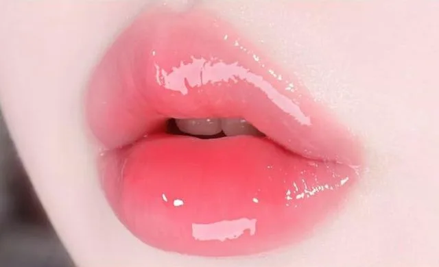 Colorgram Fruity Glass Gloss – дзеркальний блиск для губ 05 Baby Lychee (термін придатності до 19.03.2027)