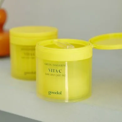 Goodal Green Tangerine VITA-C Dark Spot Care Pad – освітлювальні тонер-пади з вітаміном С 70 шт.