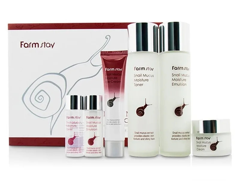 Зволожуючий набір для обличчя з екстрактом равликового муцина FarmStay Snail Mucus Moisture Skin Care 4 Set