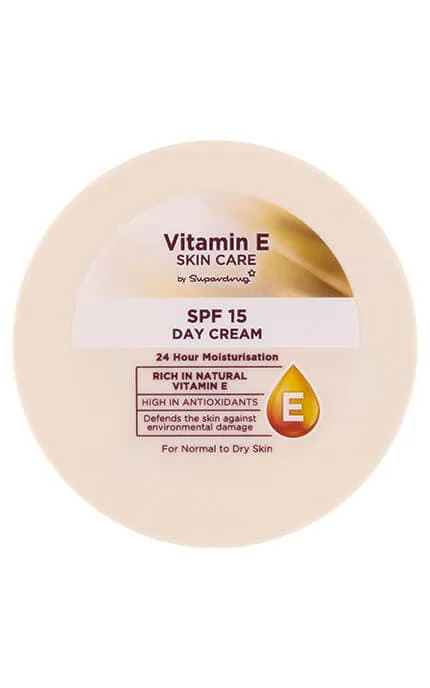 Крем для обличчя зволожувальний денний Superdrug Vitamin E SPF 15 для нормальної та сухої шкіри 100 мл