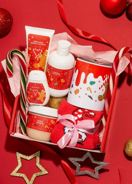 Подарунковий Magic Christmas Box на 6 предметів з ароматом ванільного пряника і новорічного настрою! NaNiBeauty (308022562)