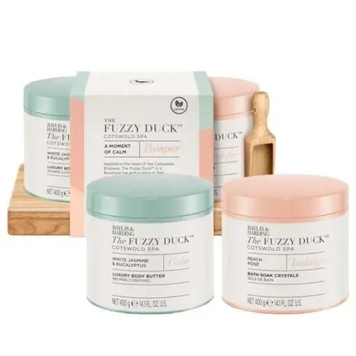 Набір Baylis & Harding The Fuzzy Duck Cotswold Spa Мить спокою: Кристали для ванни, 400 г + Масло для тіла, 400 г + Дерев'яна лопатка