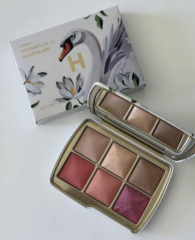 Палетка лімітована Hourglass Swan Лебідь