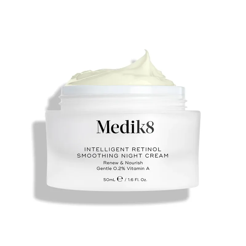 Medik8 Intelligent Retinol Smoothing Night Cream - Відновлюючий та живильний нічний крем з 0,2% вітаміну А