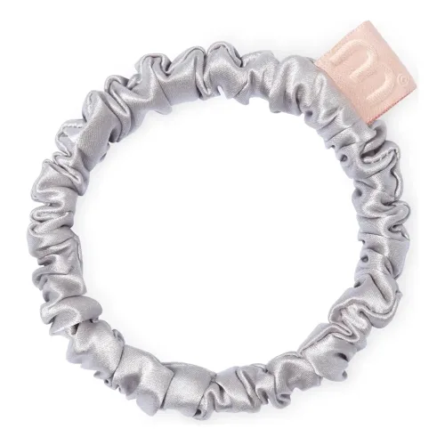 Тонка шовкова резинка MON MOU Silk Slim Scrunchie — відтінок Pearl Gray Pearl Gray