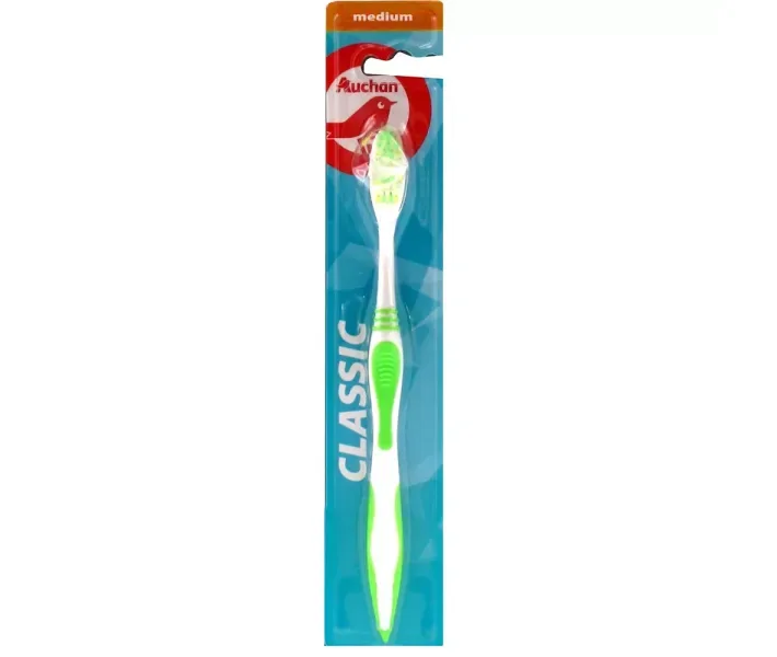 Зубная щетка Auchan Classic Medium