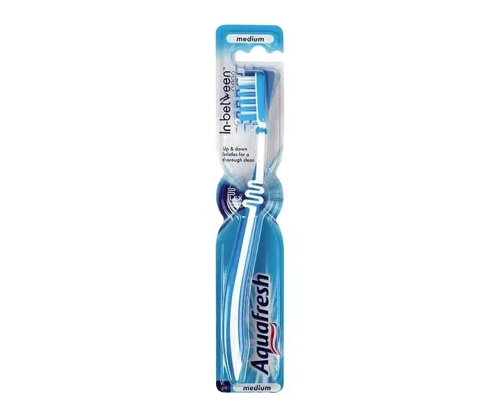Зубная щетка Aquafresh In Between Clean Medium
