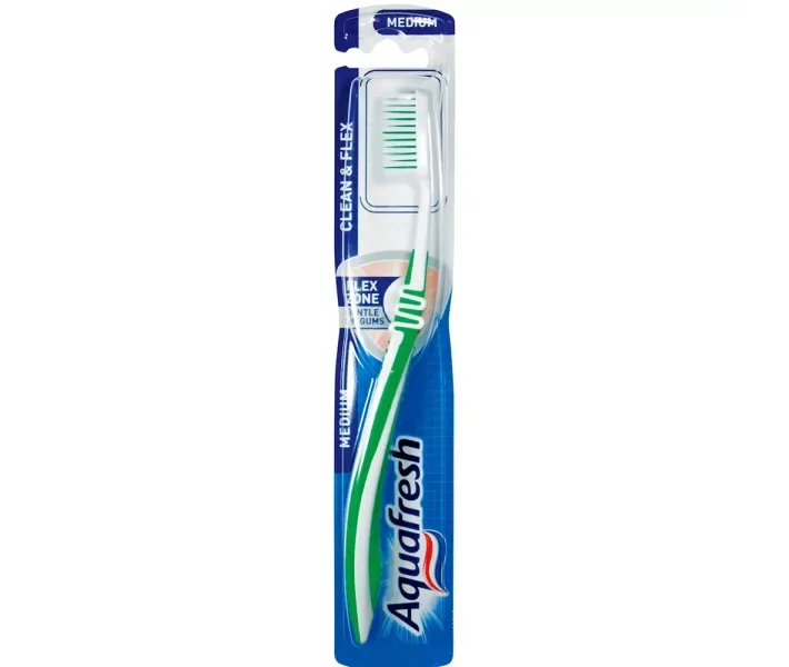 Зубная щетка Aquafresh Clean and Flex Medium