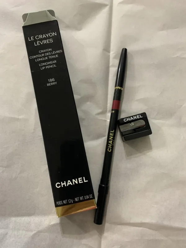 Олівець для губ стійкий Chanel Le Crayon Levres 186 Berry з стругачкою і пензликом