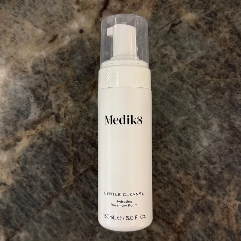 Medik8 Зволожувальна пінка для вмивання з розмарином Gentle Cleanse