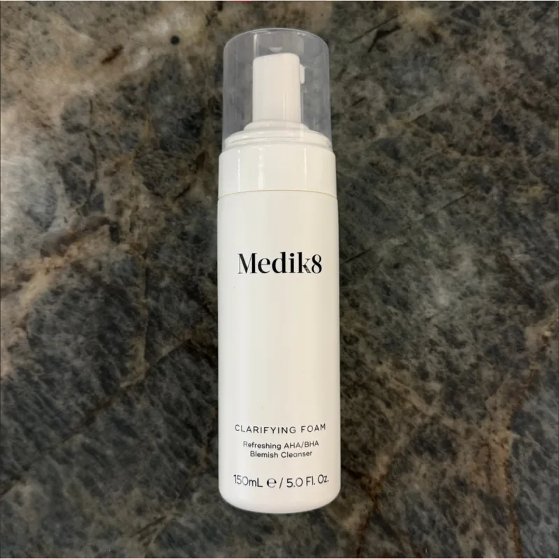 Medik8 Clarifying Foam Refreshing AHA/BHA Безмасляний Очищуючий засіб від висипань з AHA / BHA