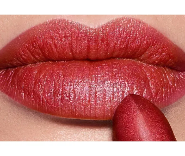 Губна помада "Матове перевага. Металік" відтінок - Red Flash AVON True