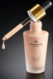 Шовкова тональна основа-флюїд Giordani Gold oriflame джордані голд Оріфлейм